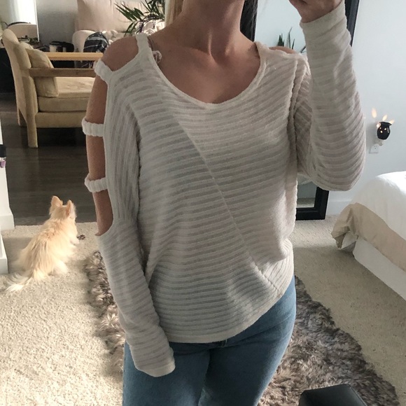 Cut out shoulder sweater - Picture 3 of 3